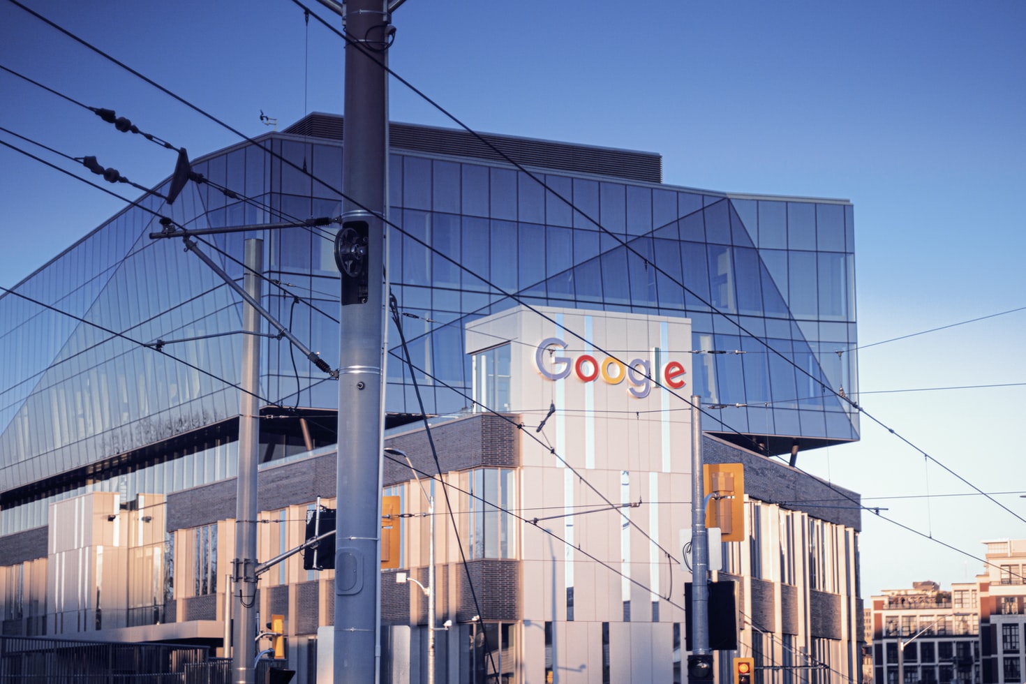 Google logotip na zgradi