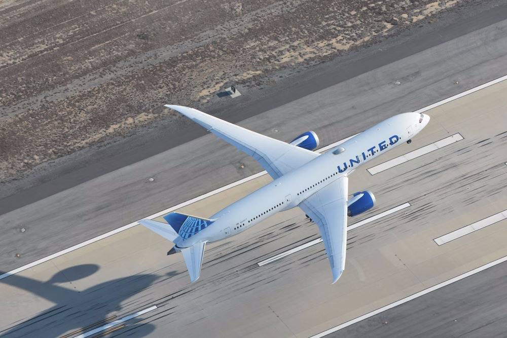 United Airlines zrakoplov polijeće s piste