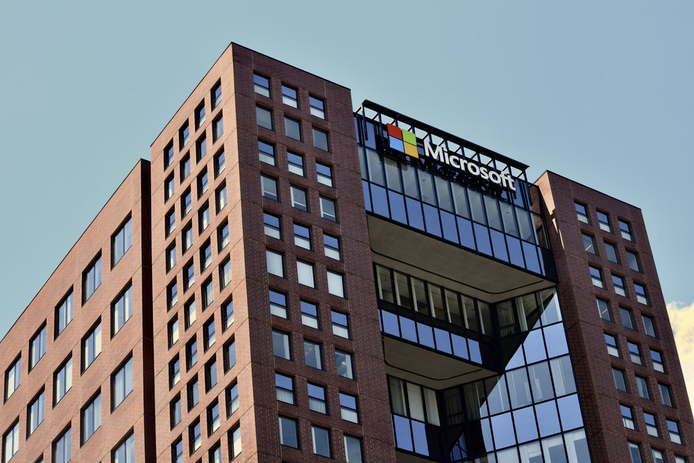 Microsoft logo na zgradi
